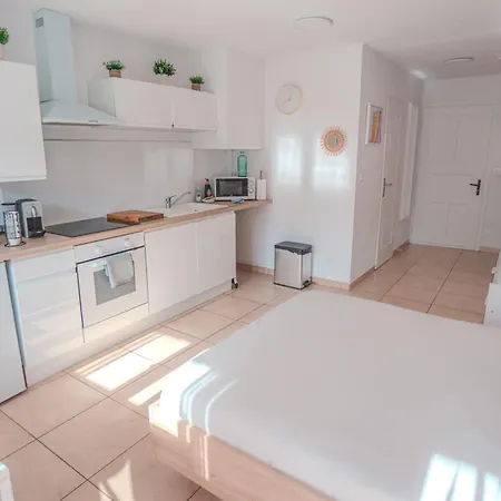 Lumineux Equipe Apartment